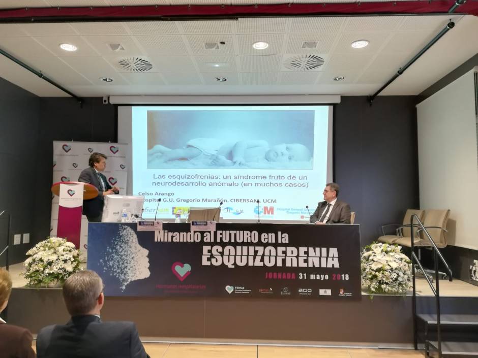 CELSO ARANGO durante su ponenica