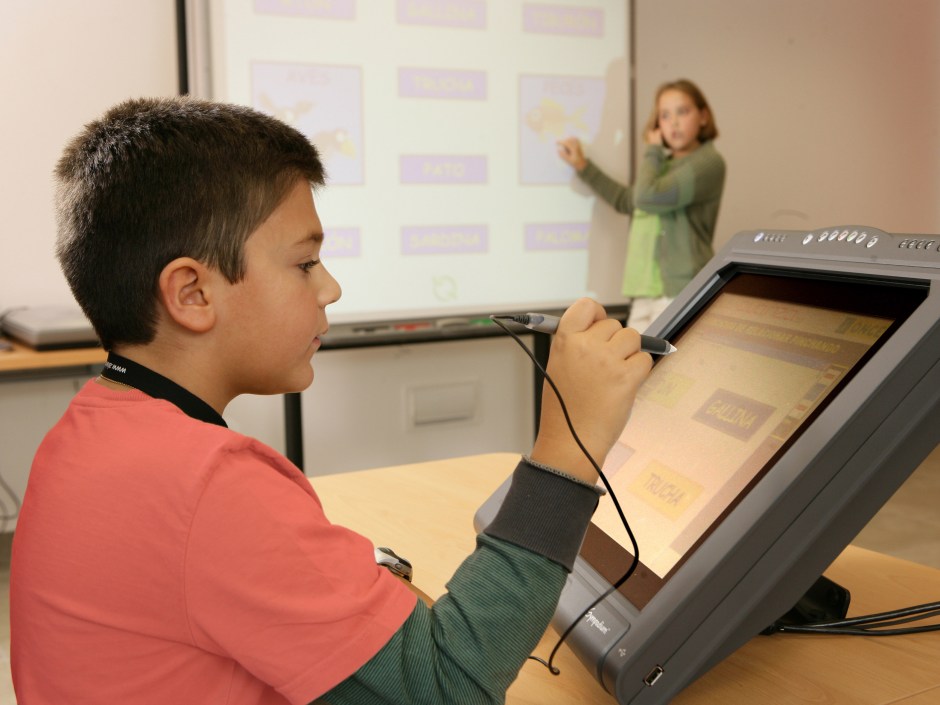 Foto modificada de la original con Photoshop - Color del jersey del alumno