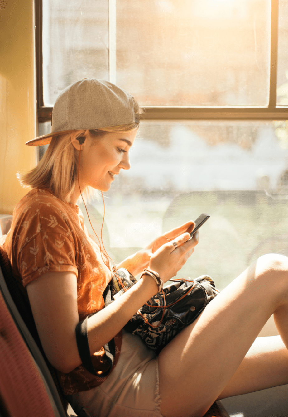 ¿El modo avión realmente ahorra batería? No todos los trucos para optimizar tu móvil funcionan. Este verano, descubre qué consejos son efectivos y cuáles son puro mito para que tu batería y tus datos duren más. 🔗 Lee el artículo completo en FreeMag.es: Modo avión, brillo y 5G: mitos y verdades para ahorrar batería y datos móviles #Tecnología #Smartphone #AhorroDeBatería #AhorroDeDatos #ModoAvión #VeranoDigital