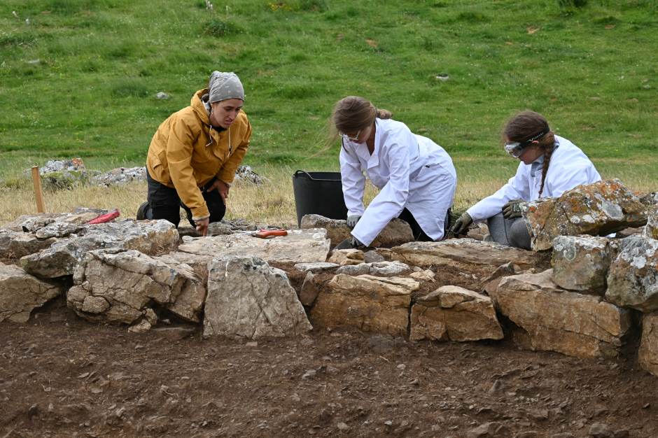 El programa “Científic@s en prácticas” celebra en León la entrega de sus primeras becas en Castilla y León, impulsando vocaciones científicas entre estudiantes de ESO de entornos desfavorecidos.