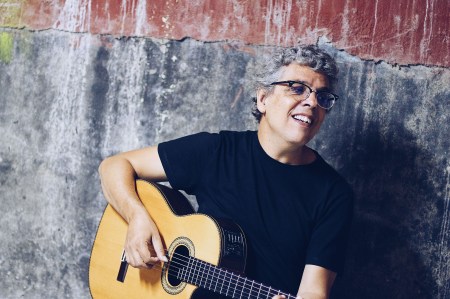 Ciclo Susurros Palencia, canción de autor, conciertos acústicos Palencia, Santiago Auserón en directo, Luis Pastor Extremadura Fado, Pedro Guerra Parceiros, música íntima, Teatro Principal Palencia, cultura en Castilla y León, canción de autor en español