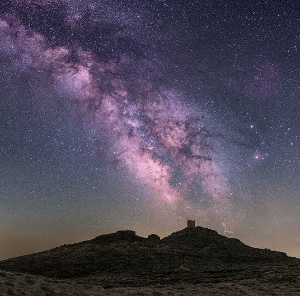 Guía pionera de astroturismo reúne 65 rutas para observar el cielo en España, 53 certificadas Starlight, ante el eclipse total de sol de 2026.