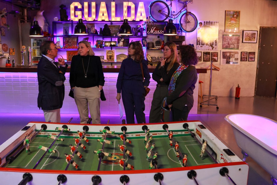 Castilla y León impulsa FP Steam para aumentar la presencia femenina en la Formación Profesional tecnológica con mentorías, talleres y contacto directo con empresas.