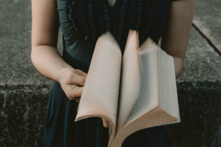 BookTok triunfa en redes, pero el 84% no lee más. Datos del estudio Fnac Voices sobre hábitos de lectura.