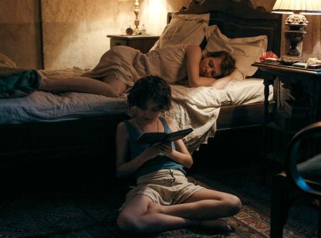 La habitación de Mariana, de Emmanuel Finkiel y protagonizada por Mélanie Thierry, llega a los cines el 17 de abril con una conmovedora historia sobre el Holocausto desde la mirada de un niño oculto.