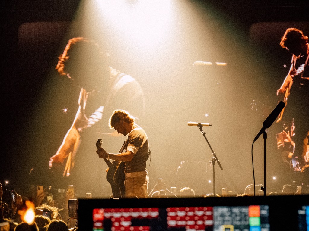 La gira de Dani Fernández incorpora sonido multicanal y pantallas LED automatizadas en un despliegue técnico de gran escala.