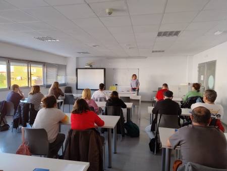 empleo discapacidad Palencia, curso conserjería Castilla y León, inserción laboral discapacidad, formación empleo COCEMFE, atención al público curso