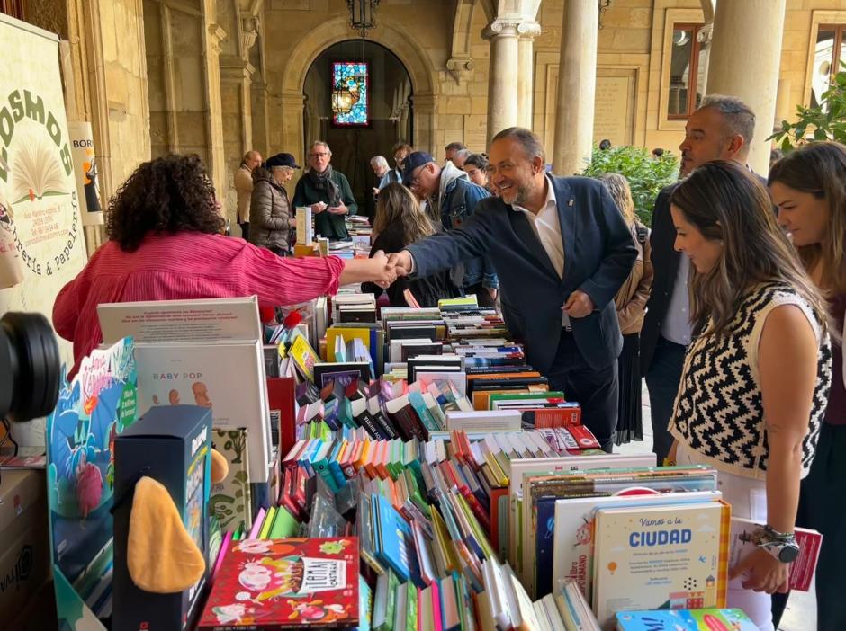 El ILC anuncia un nuevo premio de narrativa para autores noveles en el Día del Libro en León.