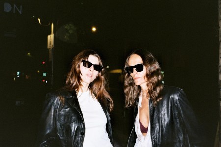 La artista presenta pieza visual dirigida por ella misma mientras consolida Reset Tour 2026 por salas de toda España.