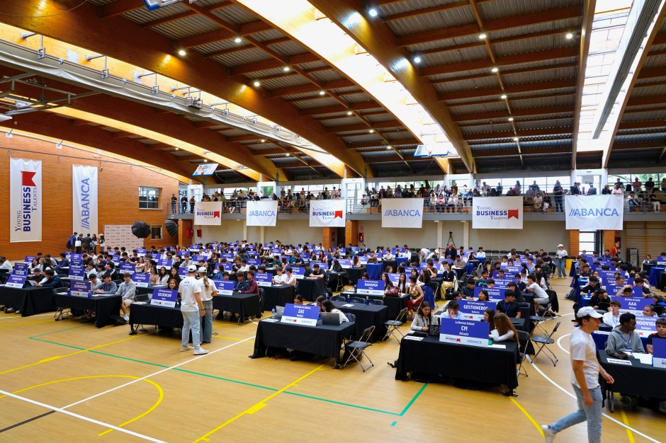 Cuatro estudiantes del IES Comuneros de Castilla de Burgos se proclaman mejores empresarios virtuales de España en la XV final nacional de Young Business Talents, ante 340 finalistas.