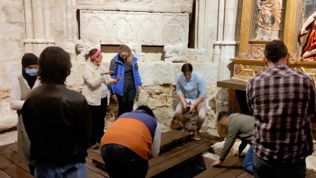 La Catedral de Palencia acoge la segunda edición del curso internacional de antropología y arqueología funeraria con estudiantes de siete países y análisis de restos humanos históricos.