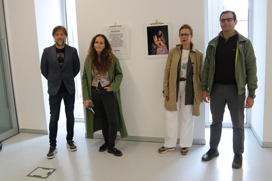 ‘Cuerpos que dan vida’, de Aurora Vilariño, reflexiona sobre maternidad y cuerpo femenino en el Lecrác hasta el 31 de mayo.