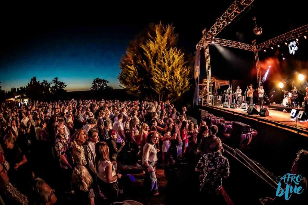 Afroblue Festival regresa a Segovia con conciertos internacionales, sesiones vermú y actividades culturales en un entorno único.