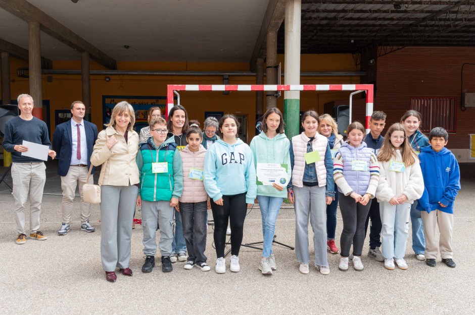 Estudiantes analizan el agua como recurso clave en Palencia desde la salud, el territorio y el consumo en un encuentro educativo.