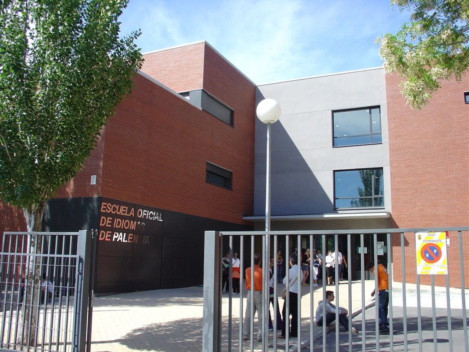 La web oficial de la Escuela Oficial de Idiomas de Palencia mantiene actualizados los horarios, grupos, departamentos y procedimientos de matrícula para 2026-2027.