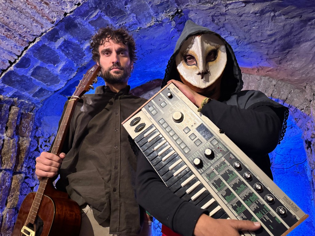 Guille Jové y Castora Herz presentan «Fiesta en el aire (Castora Herz Remix)», una colaboración entre la canción de autor castellana y la electrónica de raíz.