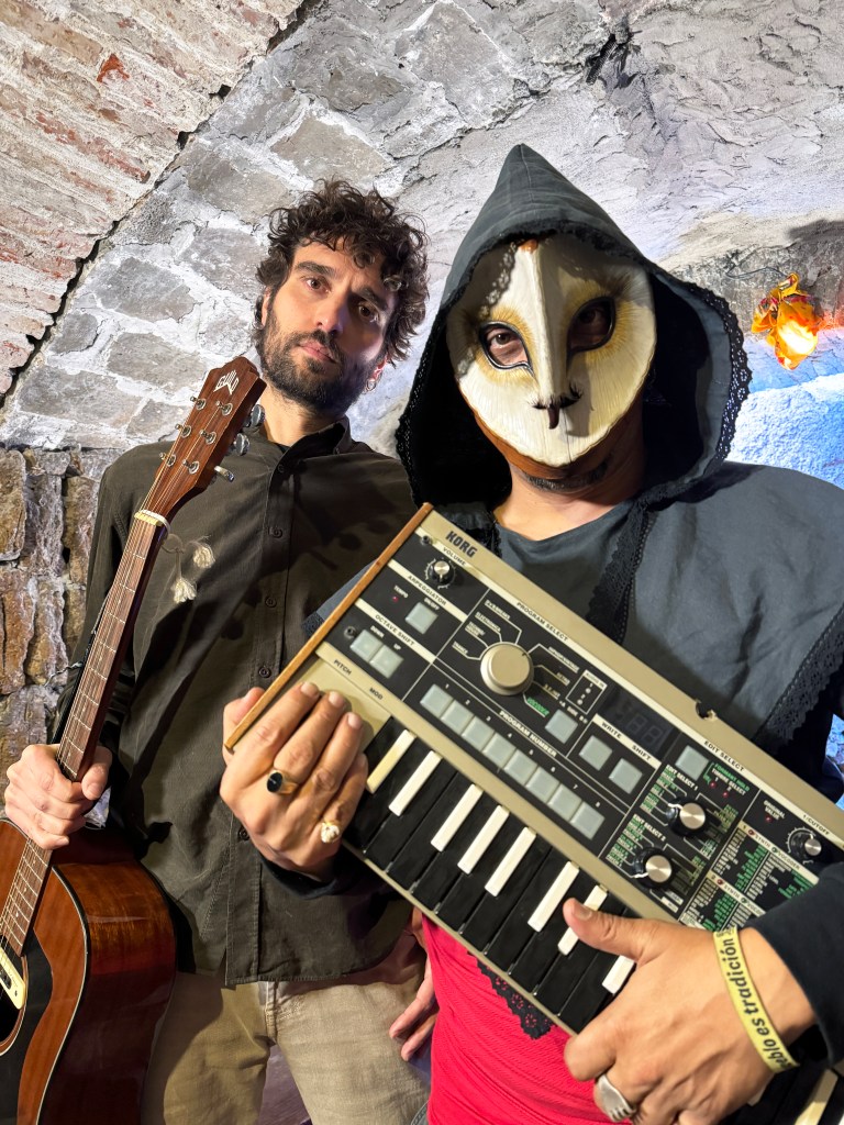 Guille Jové y Castora Herz presentan «Fiesta en el aire (Castora Herz Remix)», una colaboración entre la canción de autor castellana y la electrónica de raíz.